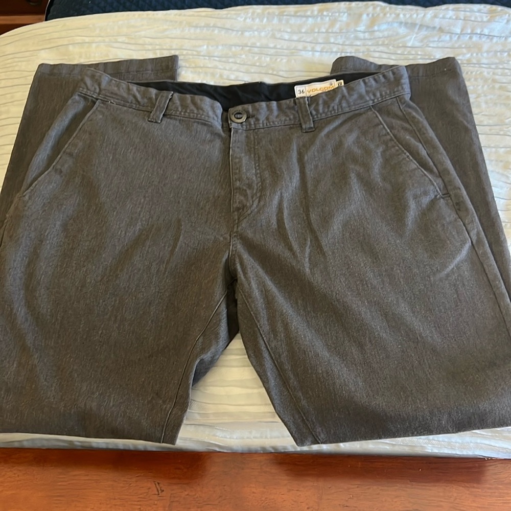 Men’s size 36 Volcom gray pants